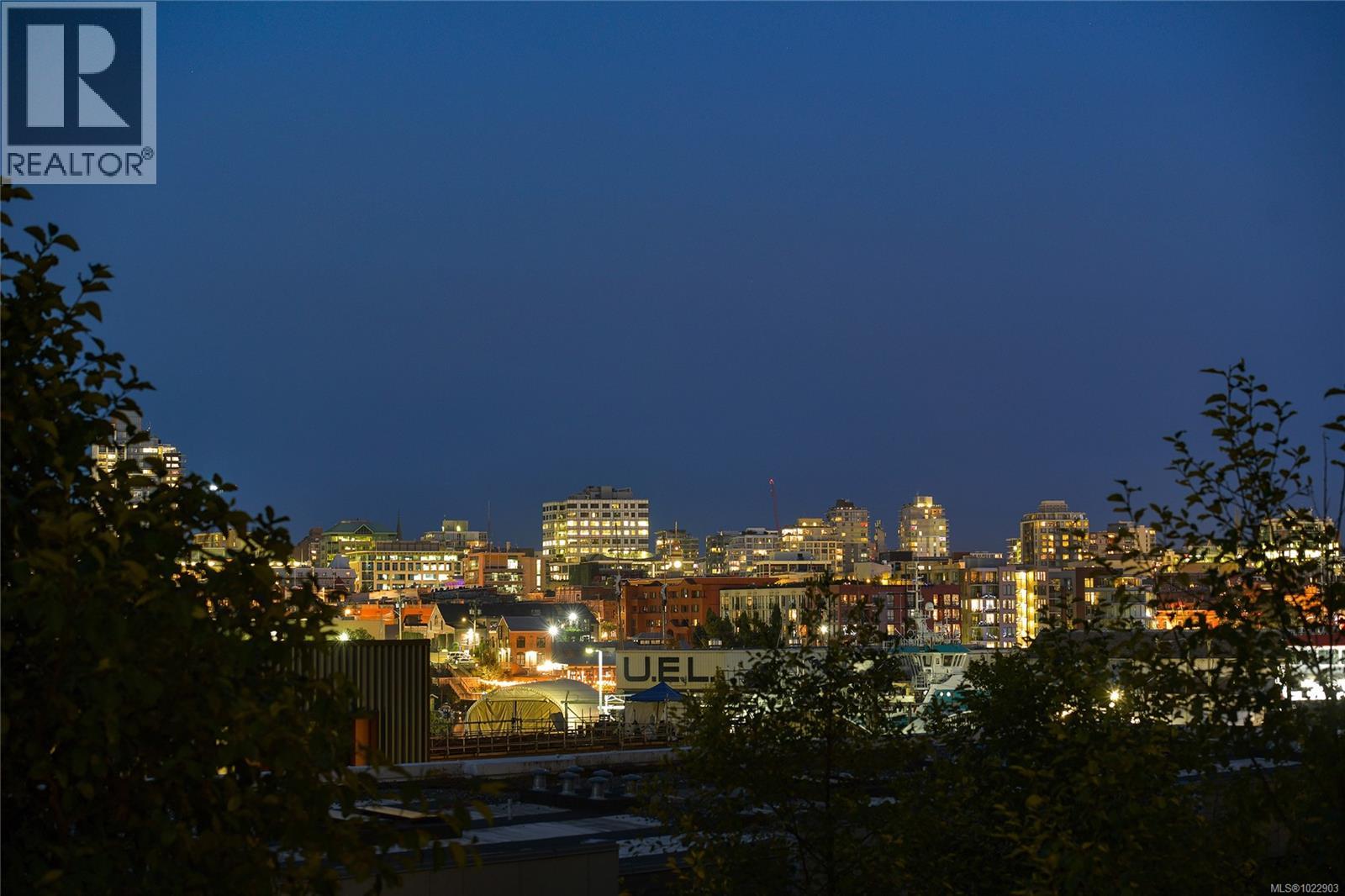 204 379 Tyee Road, Victoria