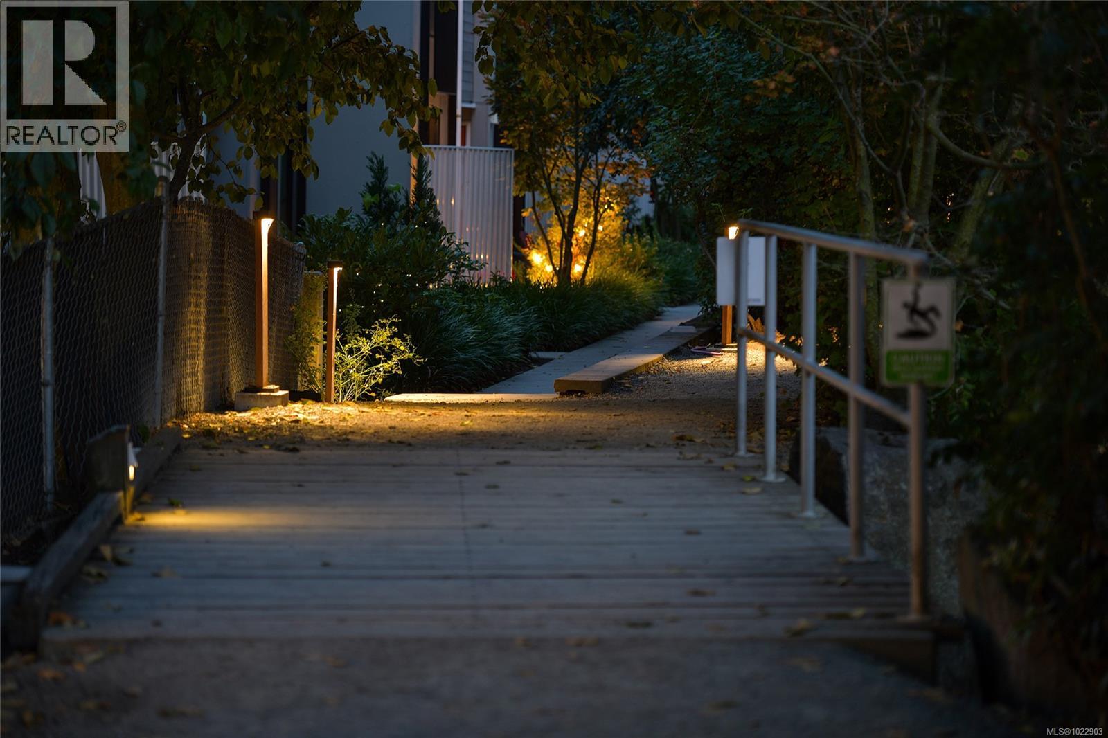 204 379 Tyee Road, Victoria