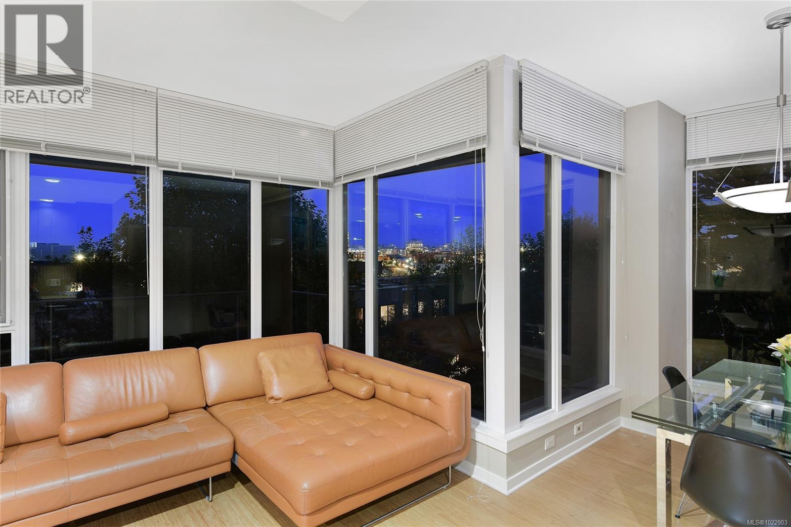 204 379 Tyee Road, Victoria