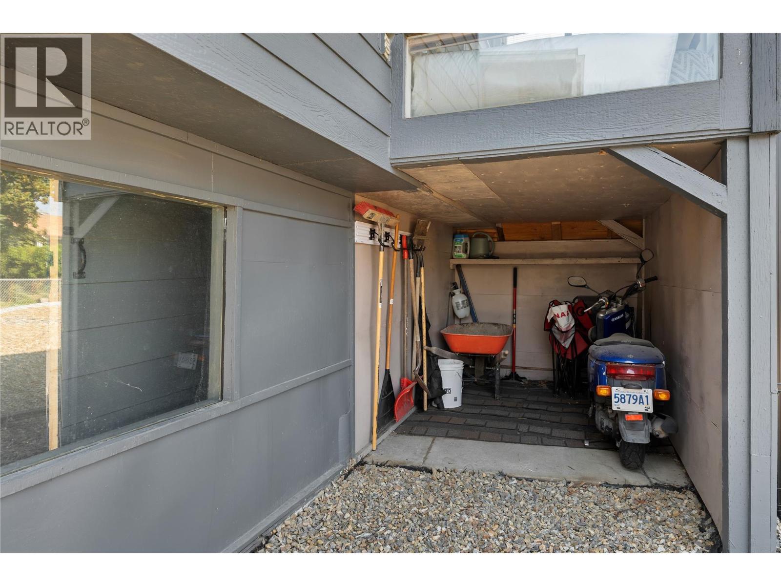  950 Raymer Avenue, Kelowna