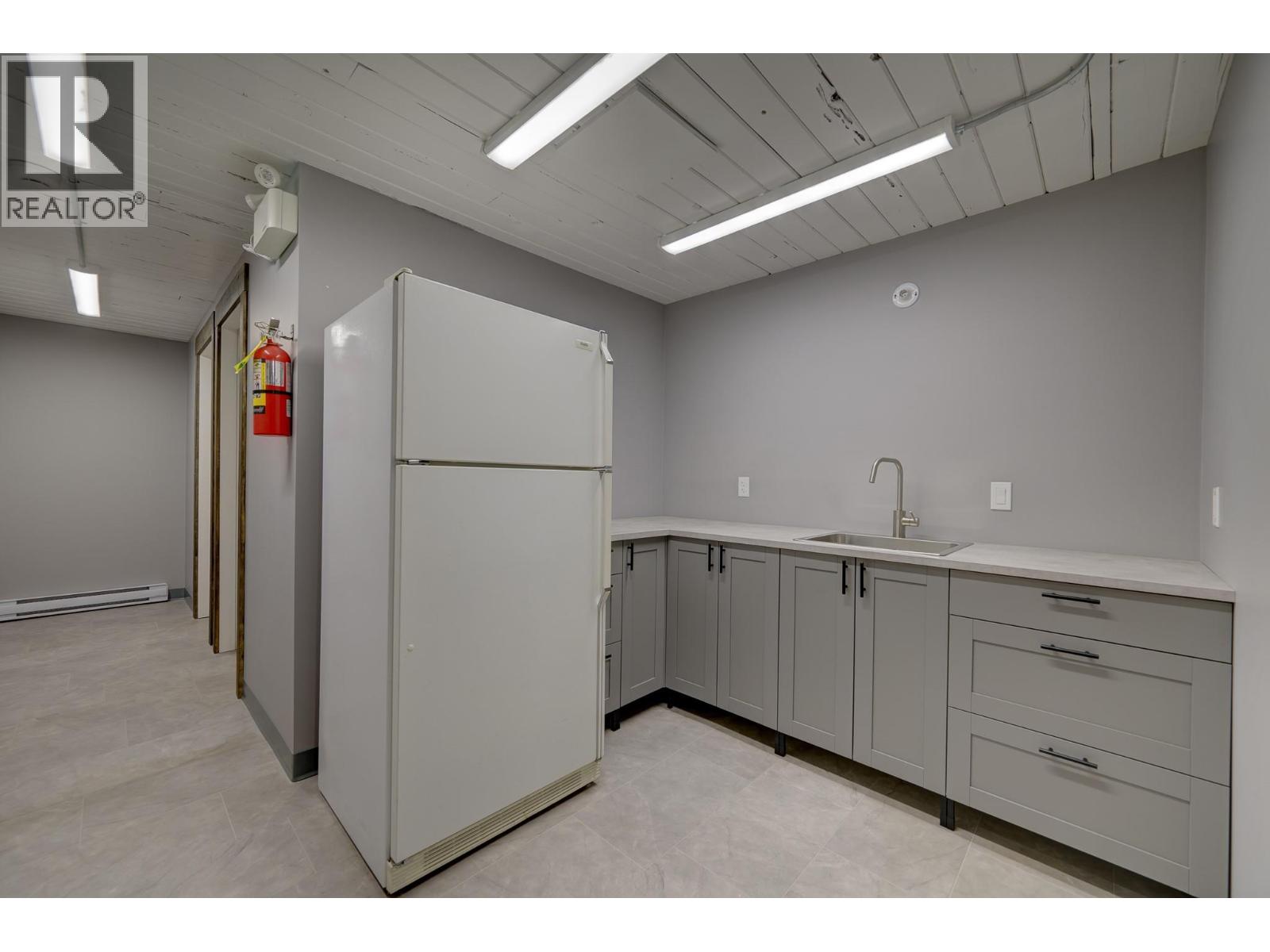201 405 MT PAUL Way, Kamloops