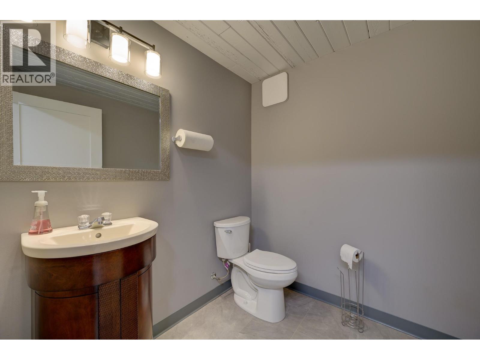 201 405 MT PAUL Way, Kamloops