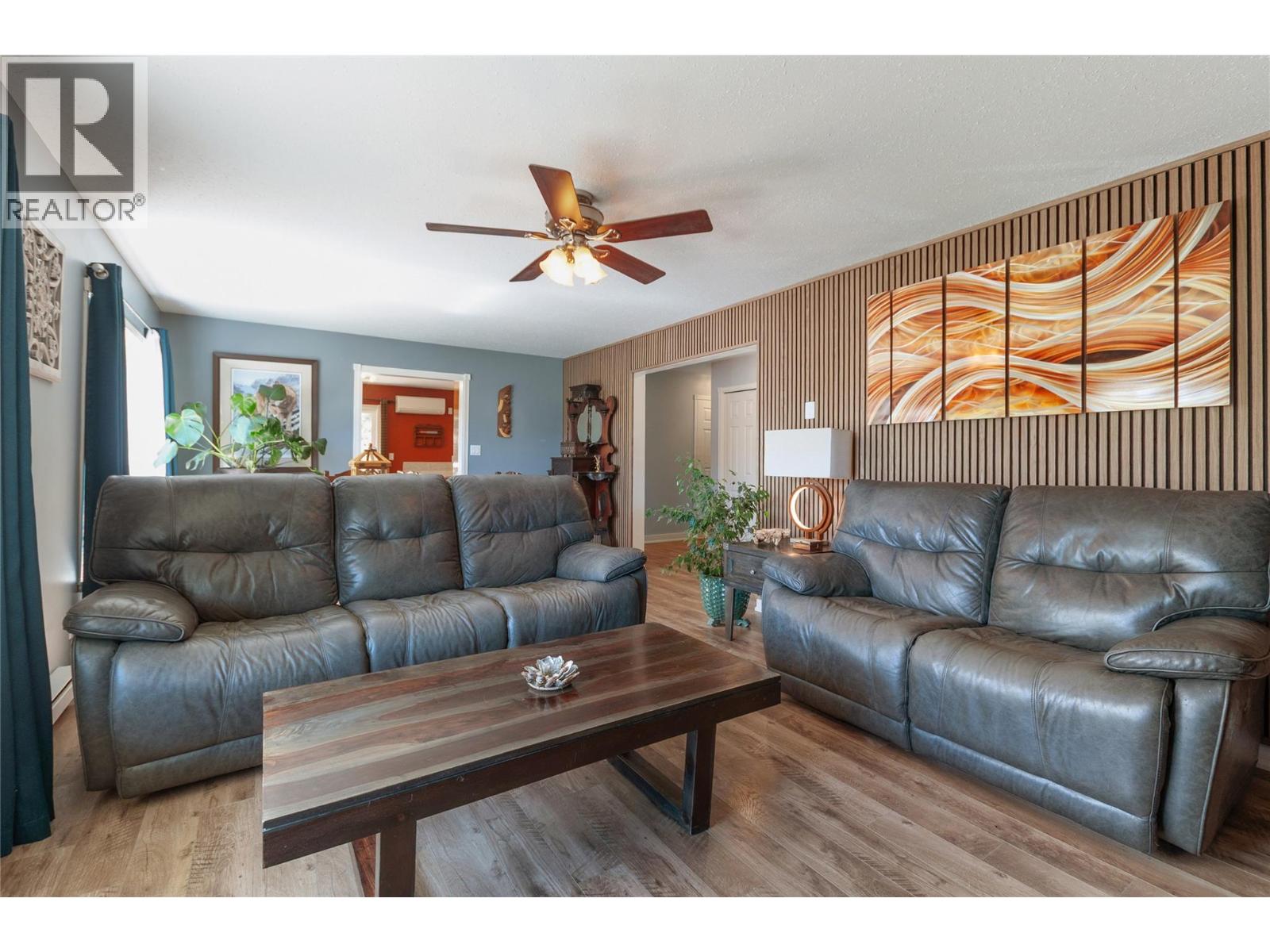  1998 Hwy 97 Highway, Okanagan Falls