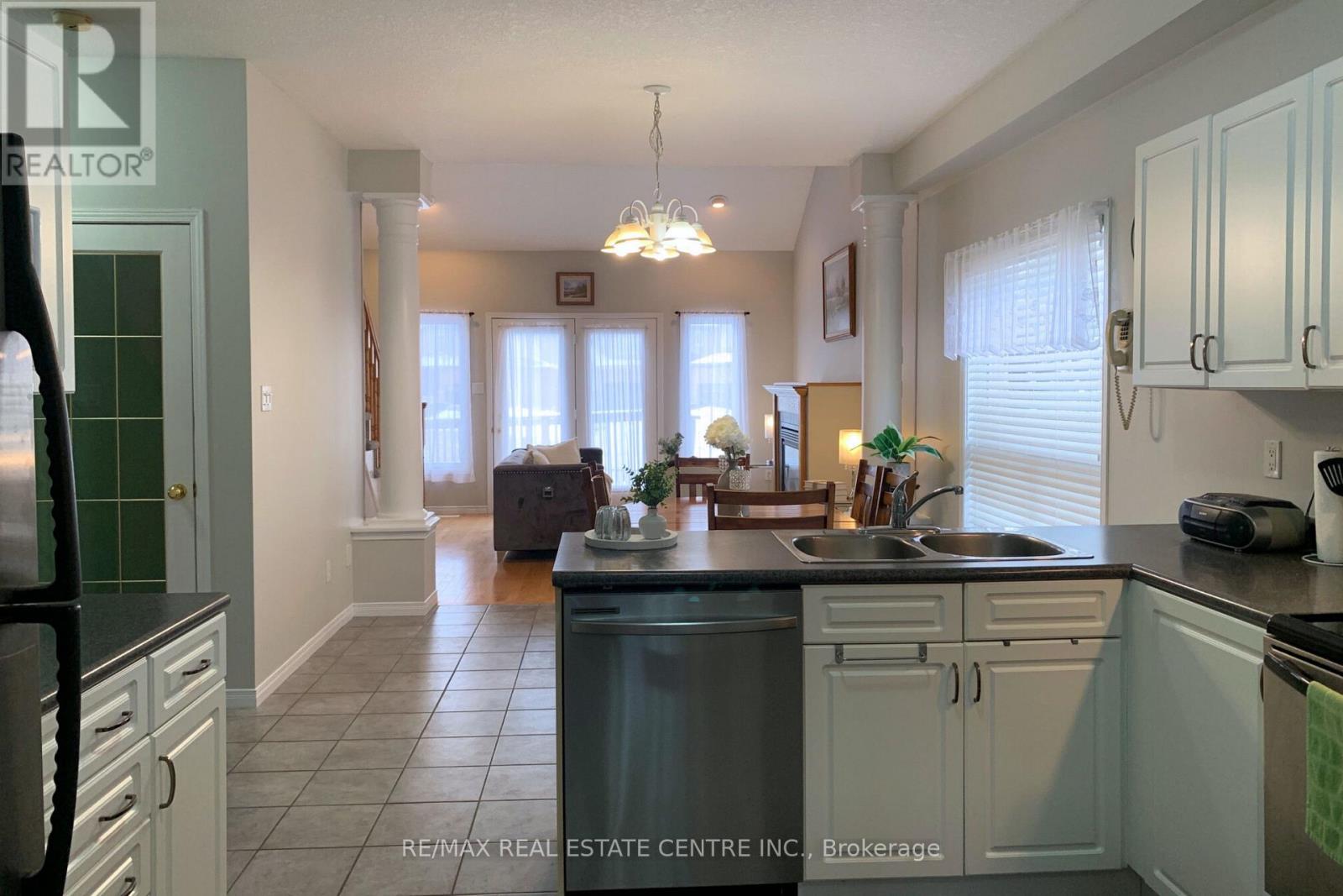 35 CAMERON COURT - 5