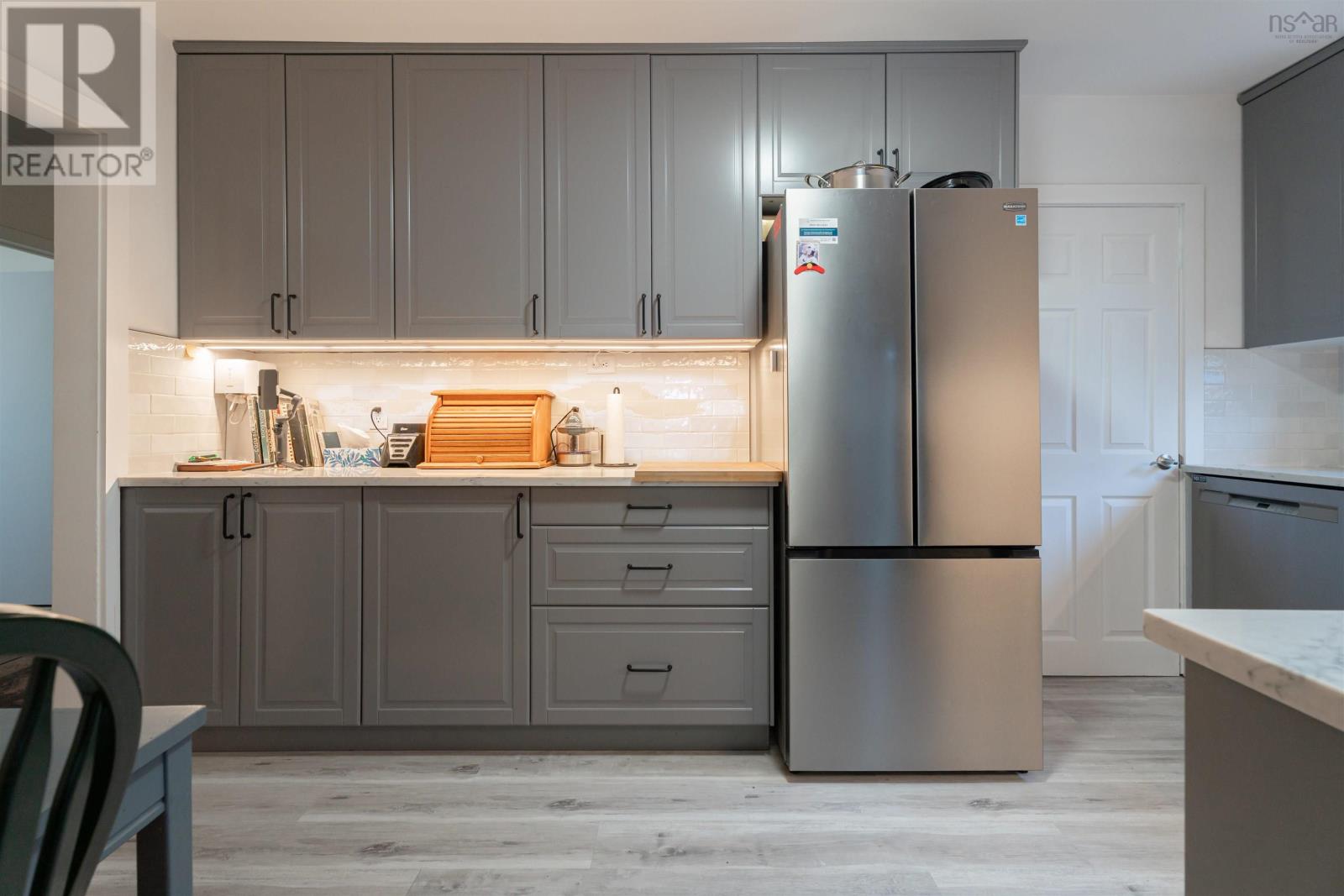 Property 16 of 39 of 411 Robie Street