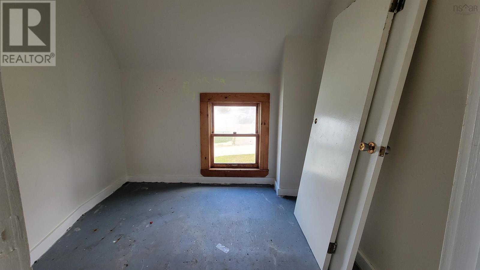 Property 12 of 14 of 10 Porters Lane