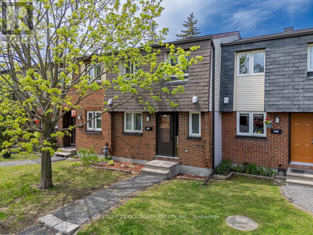 #11 1342 CEDARCROFT CRESCENT - 1