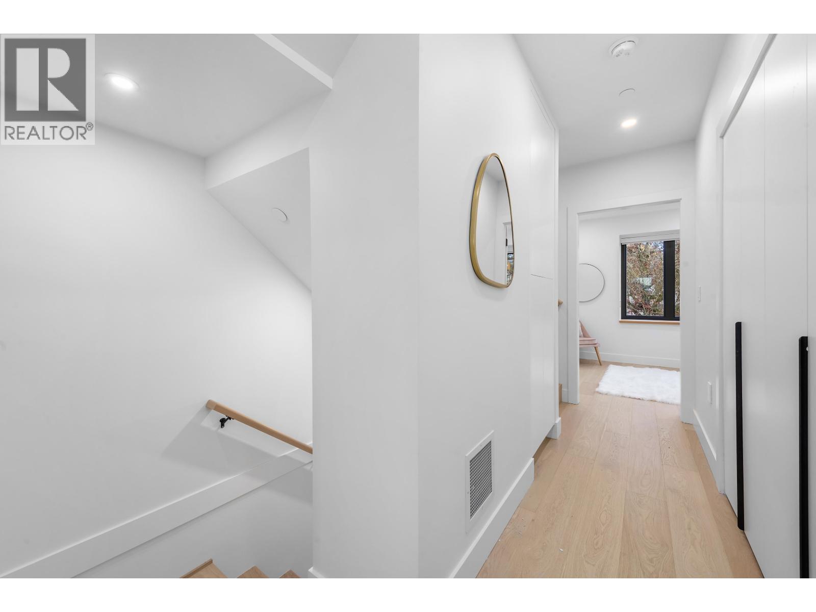 1 4889 MOSS STREET, Vancouver