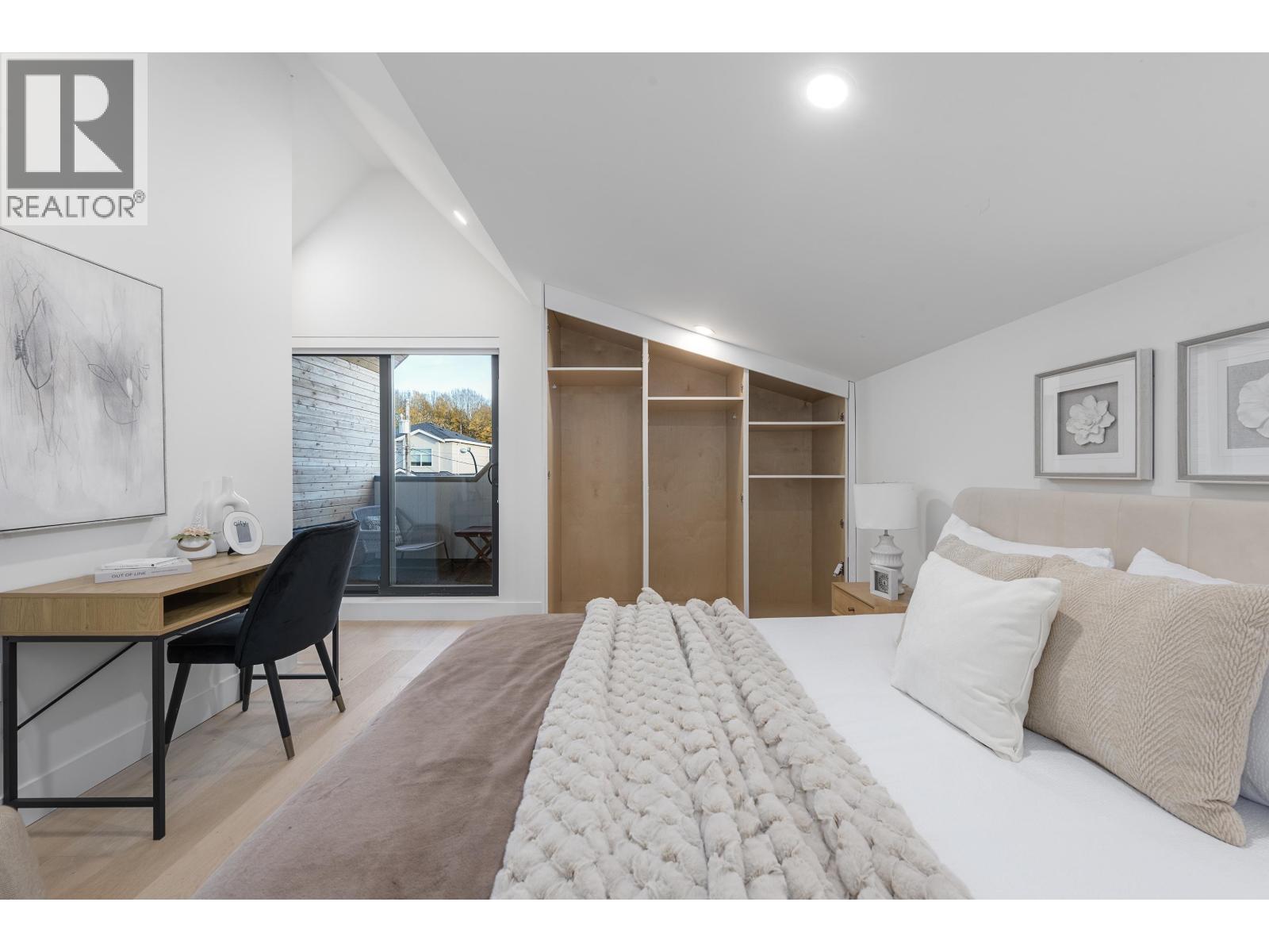 1 4889 MOSS STREET, Vancouver