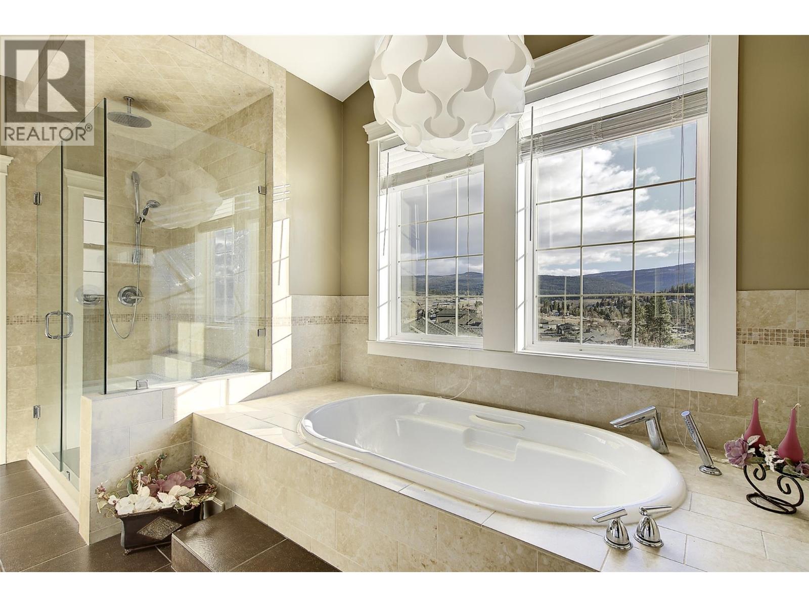  1251 Wilmot Avenue, Kelowna