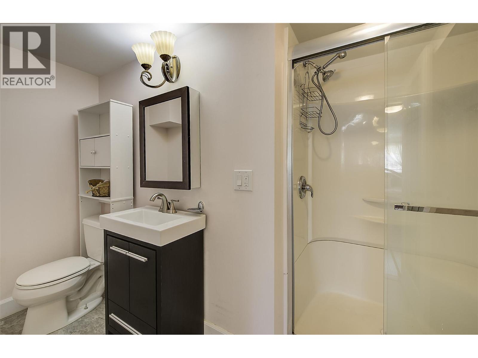  1251 Wilmot Avenue, Kelowna