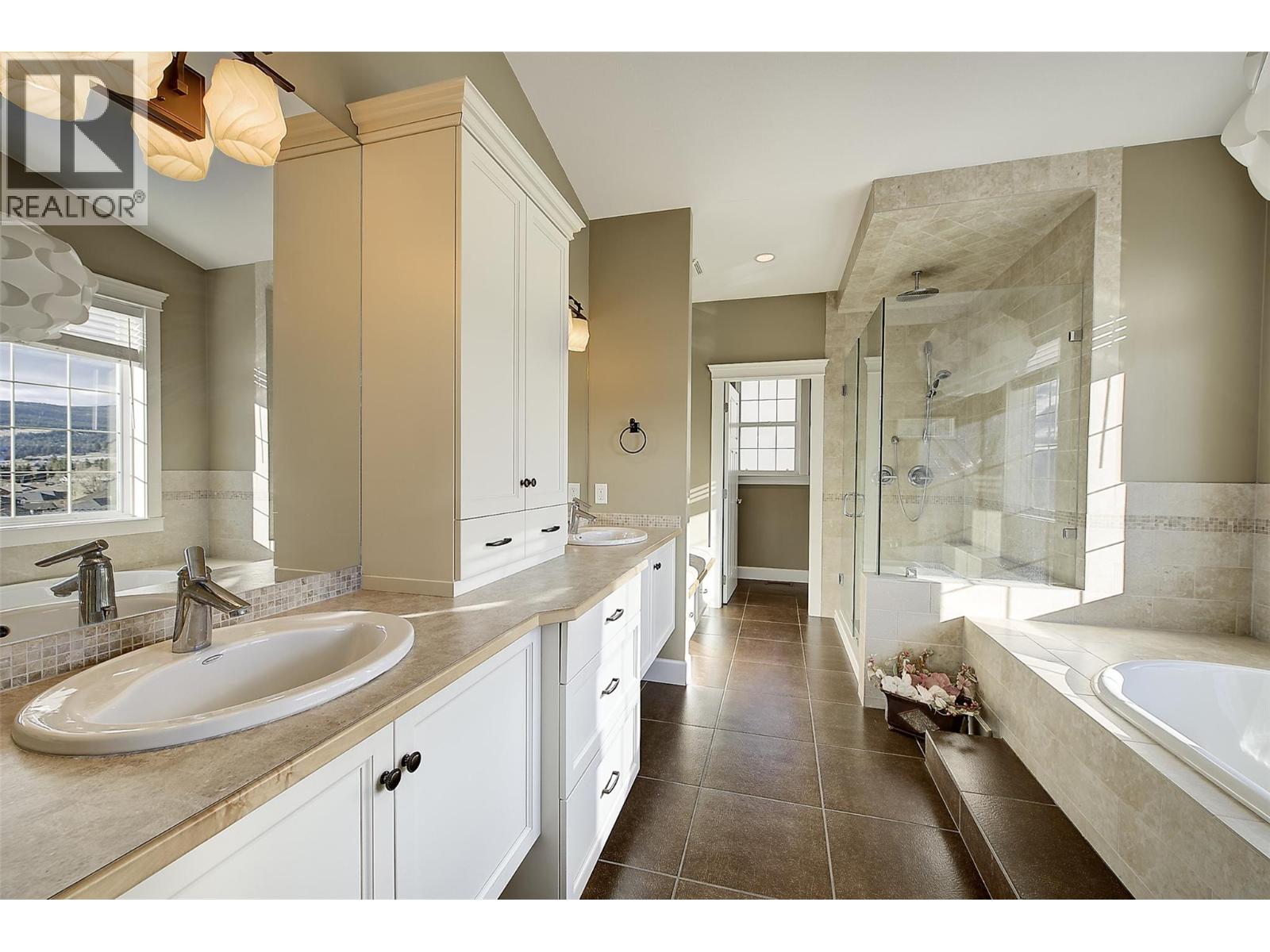  1251 Wilmot Avenue, Kelowna