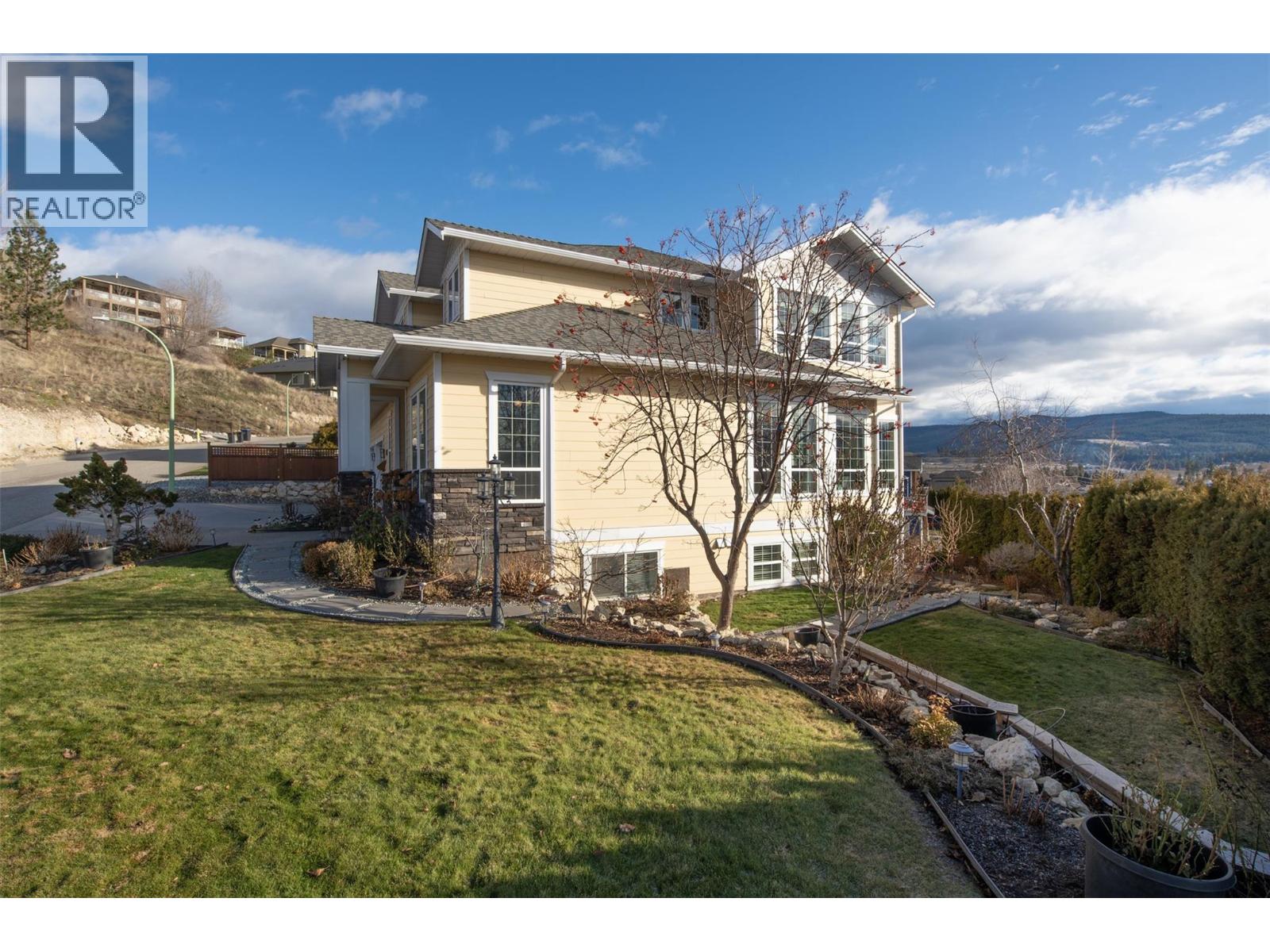  1251 Wilmot Avenue, Kelowna