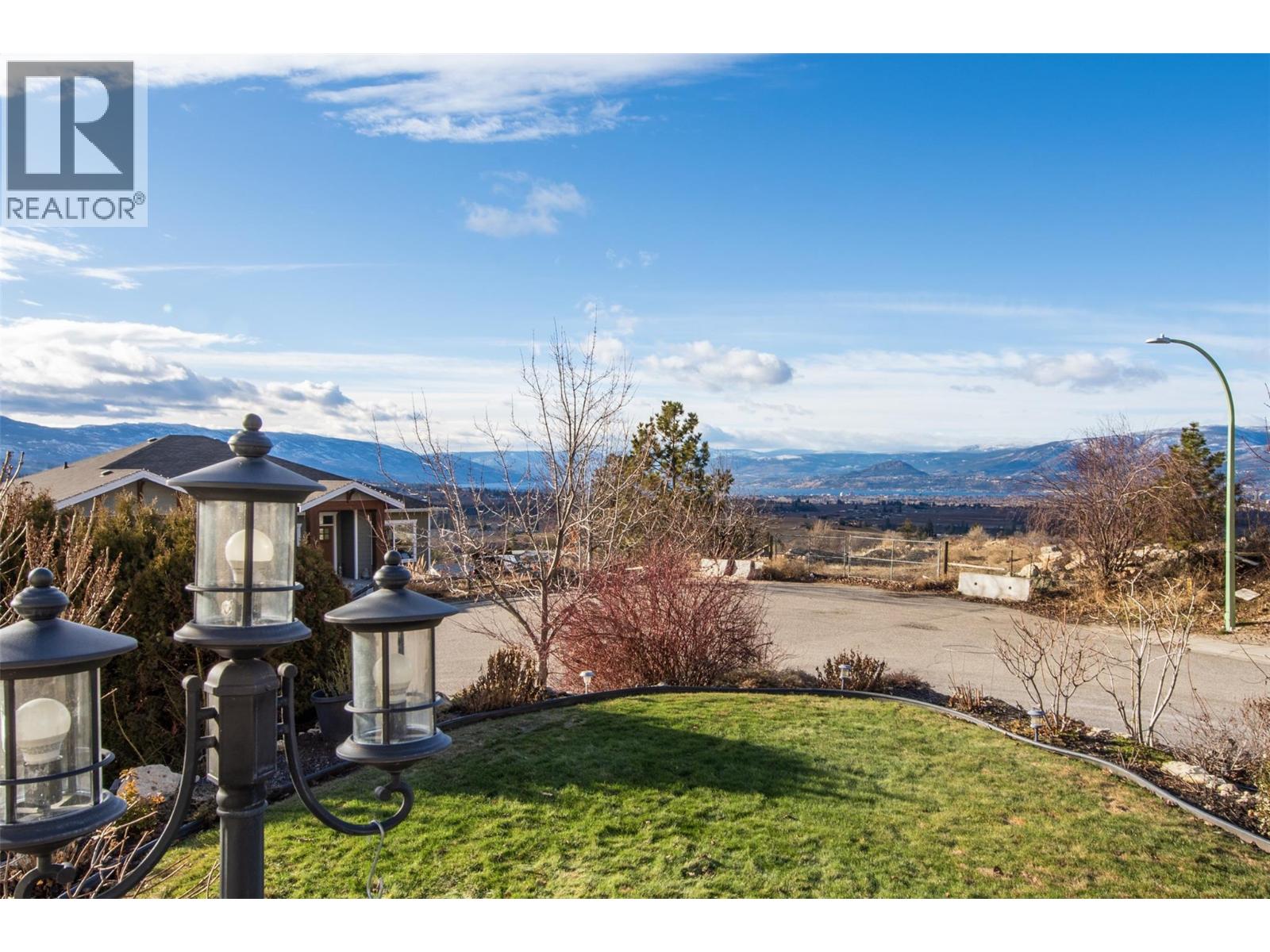  1251 Wilmot Avenue, Kelowna