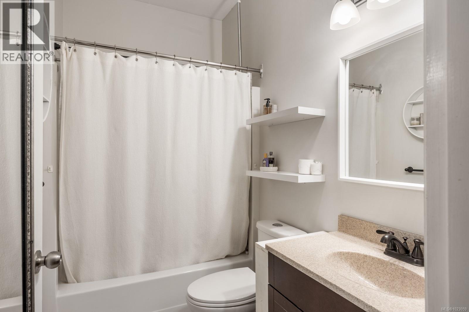 101 2727 1st St, Courtenay