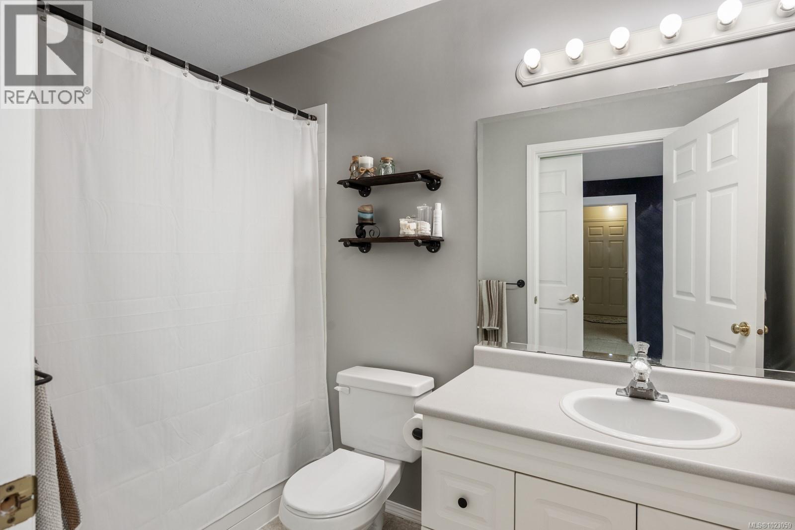 101 2727 1st St, Courtenay