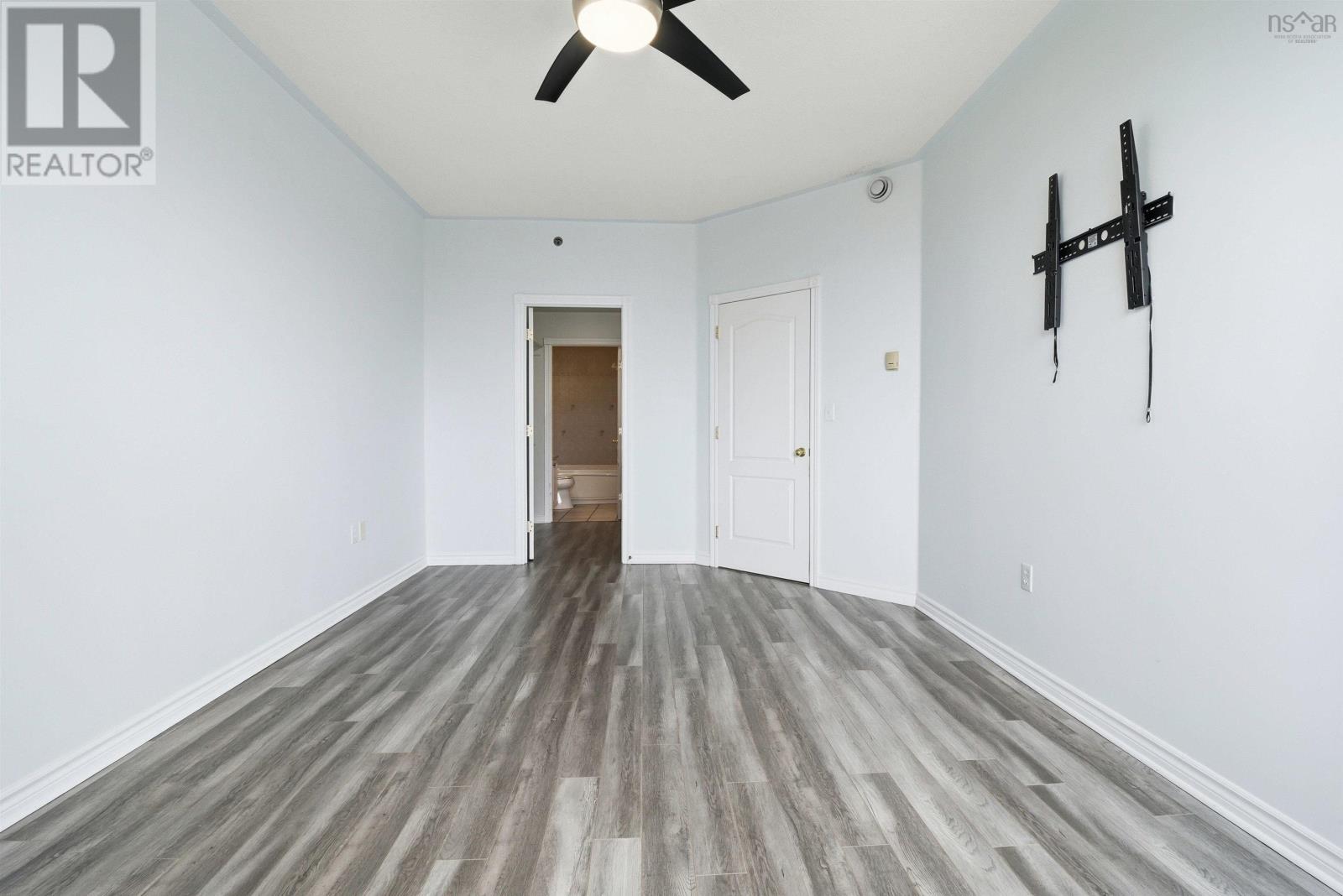 Property 22 of 32 of 307 10 Regency Park Drive