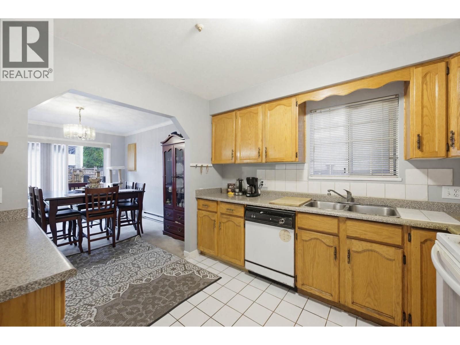 557 E 44TH AVENUE, Vancouver