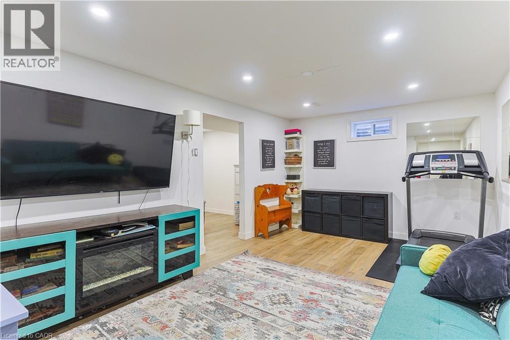#54 5475 LAKESHORE ROAD - 29