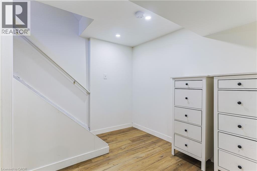 #54 5475 LAKESHORE ROAD - 28