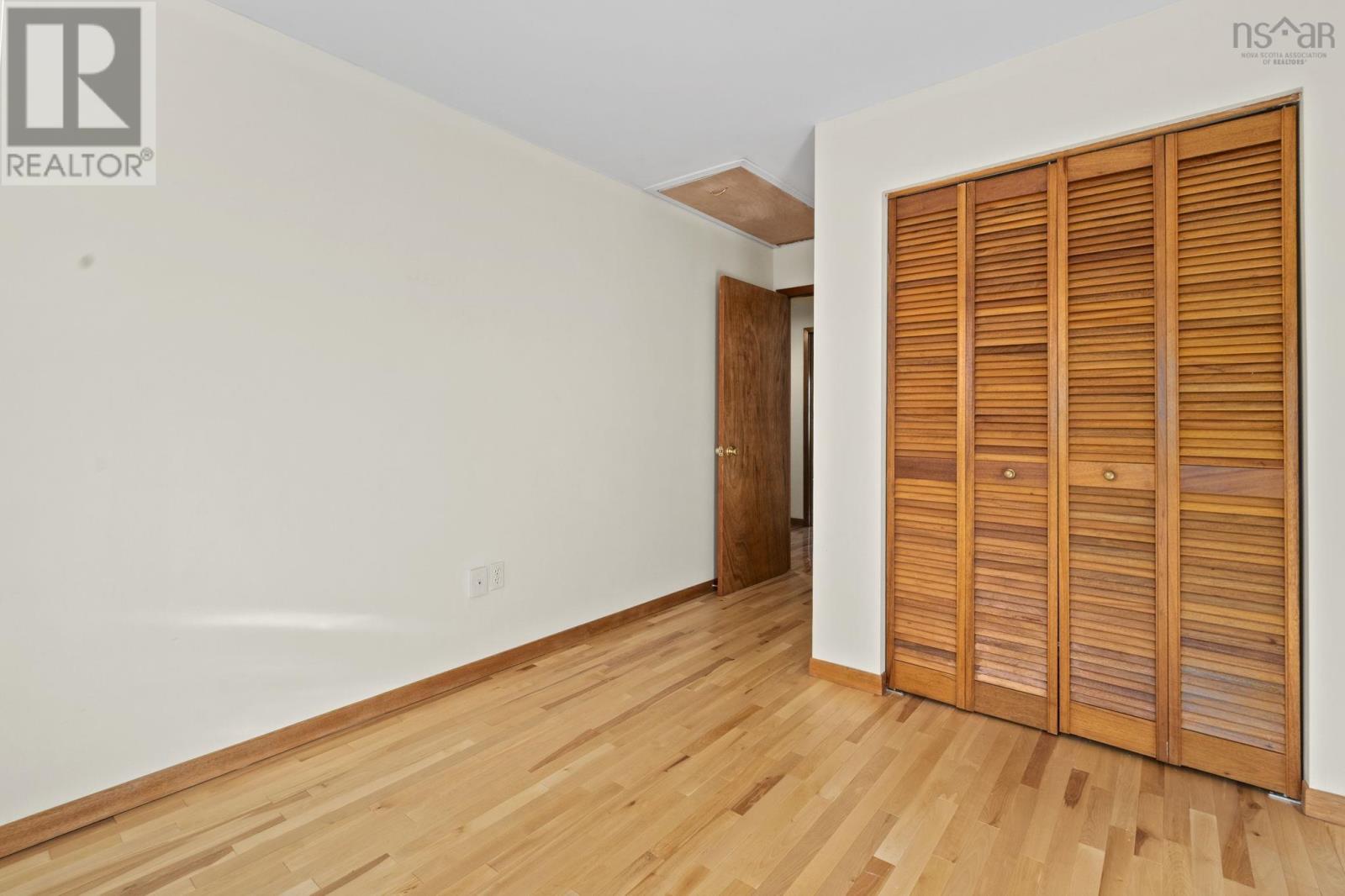 Property 25 of 51 of 89 Lincoln Cross