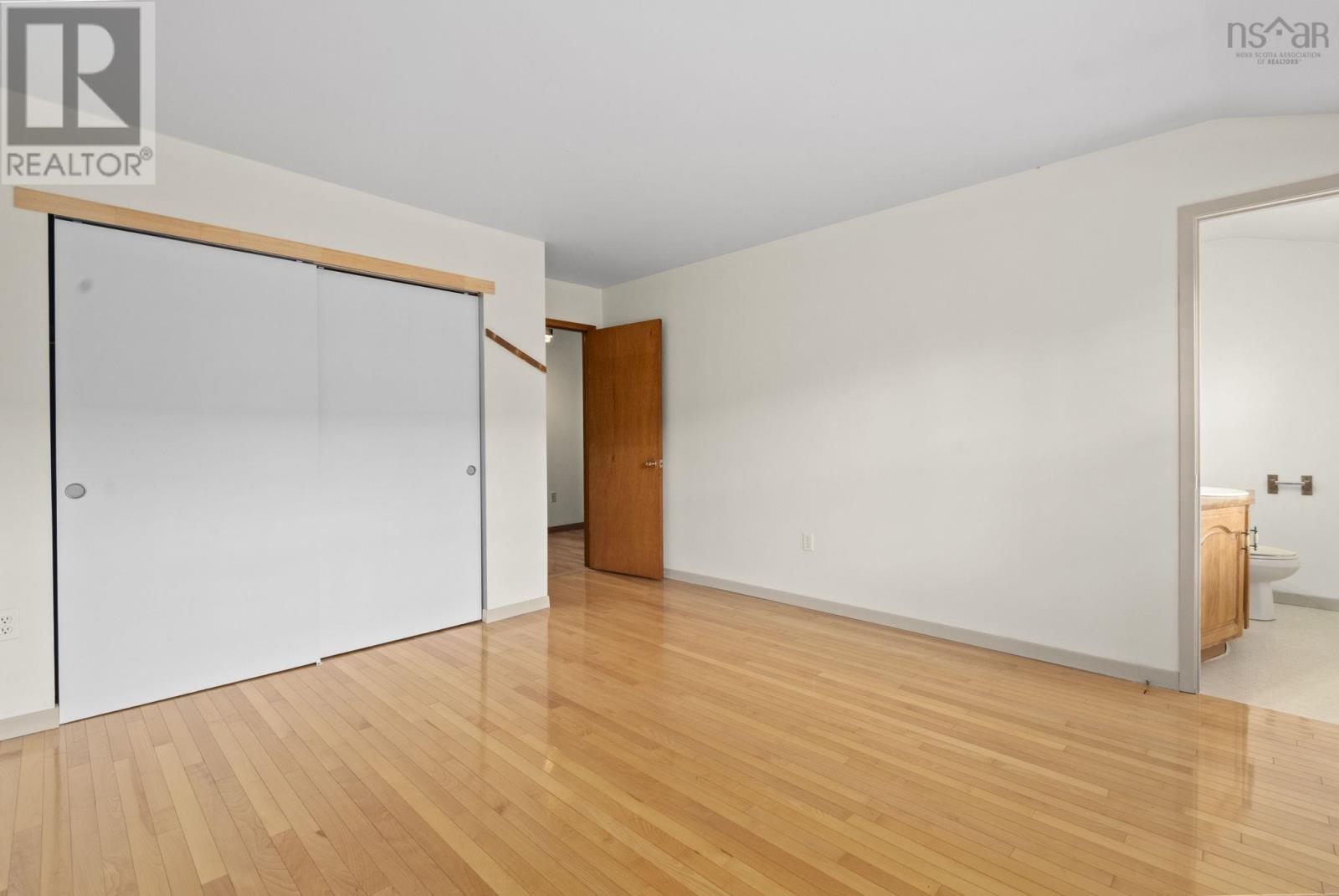 Property 19 of 51 of 89 Lincoln Cross