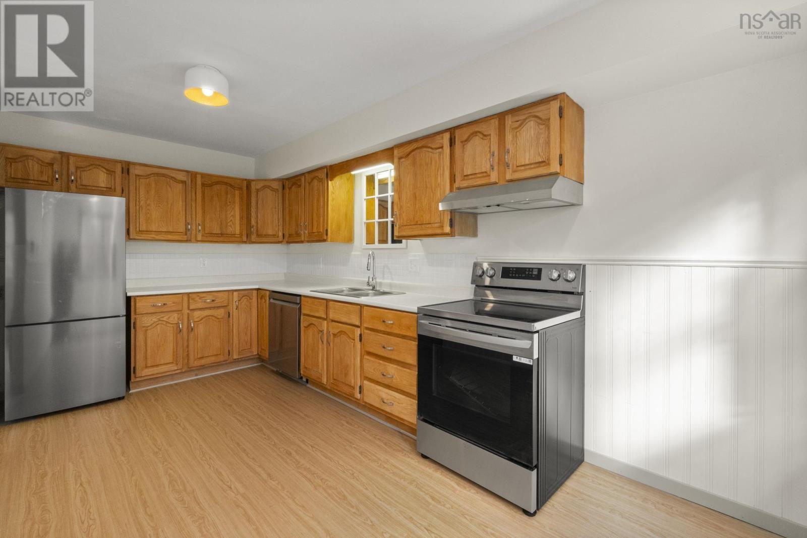 Property 12 of 51 of 89 Lincoln Cross