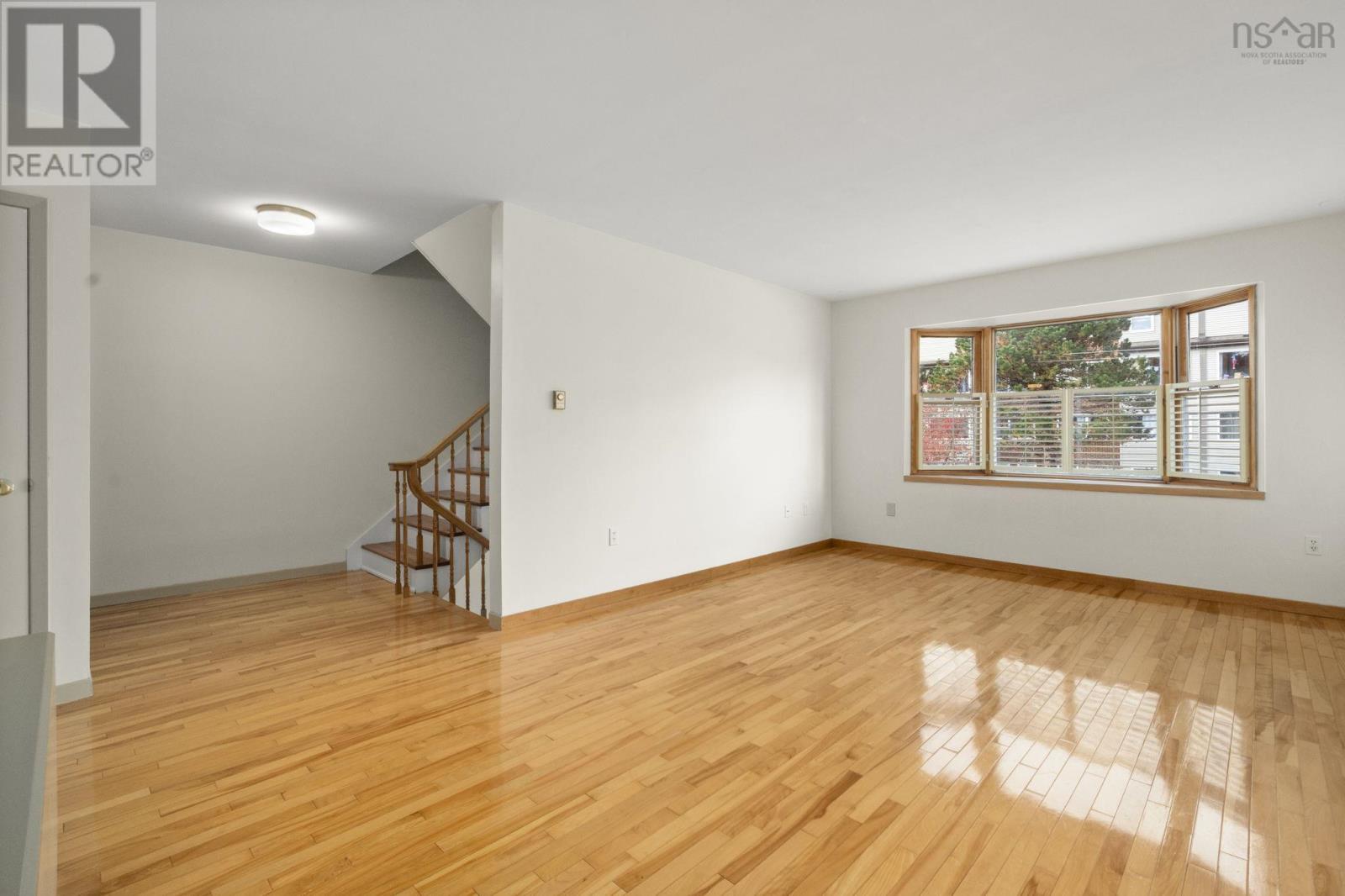 Property 4 of 51 of 89 Lincoln Cross