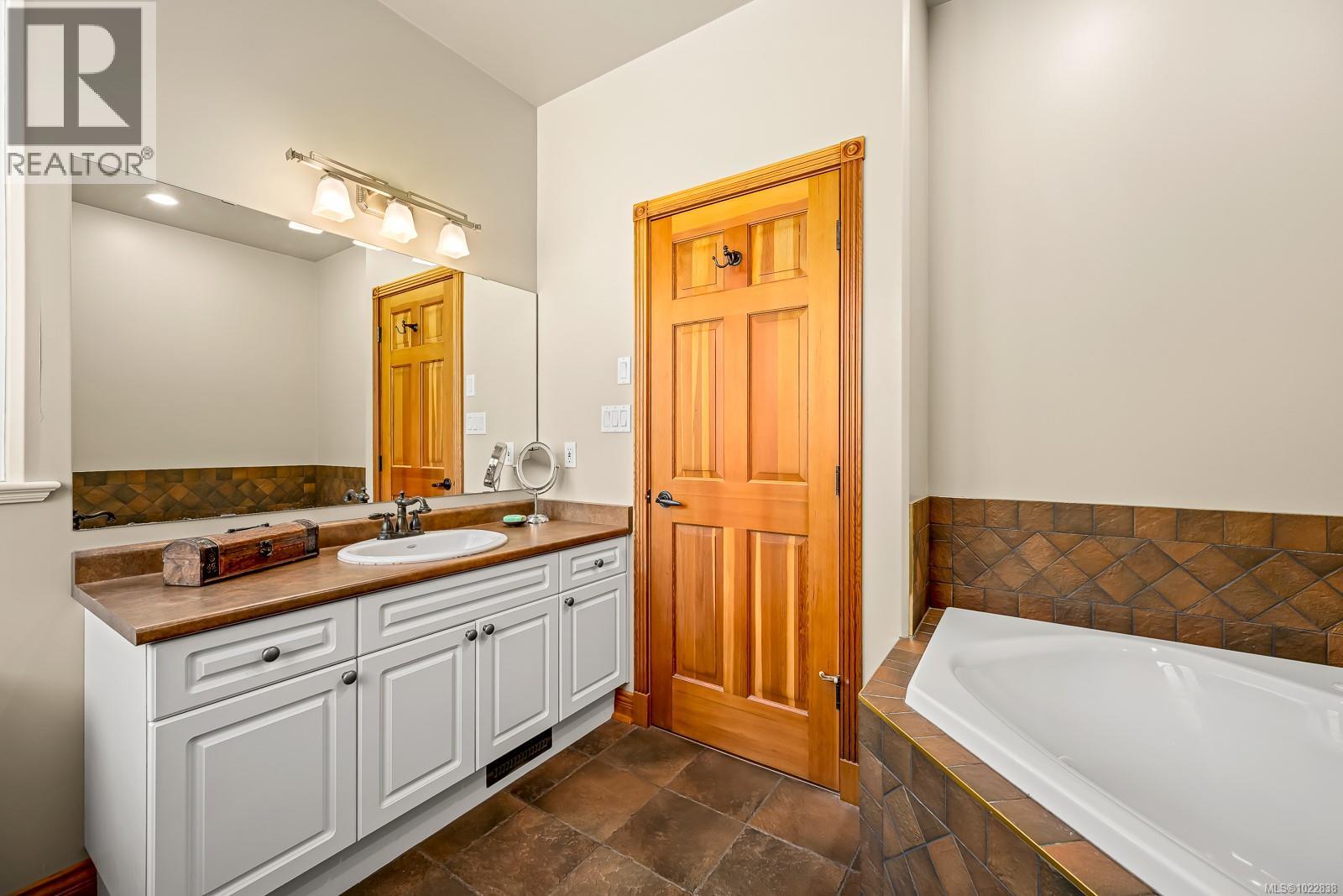 2435 Charleville Rd, Campbell River