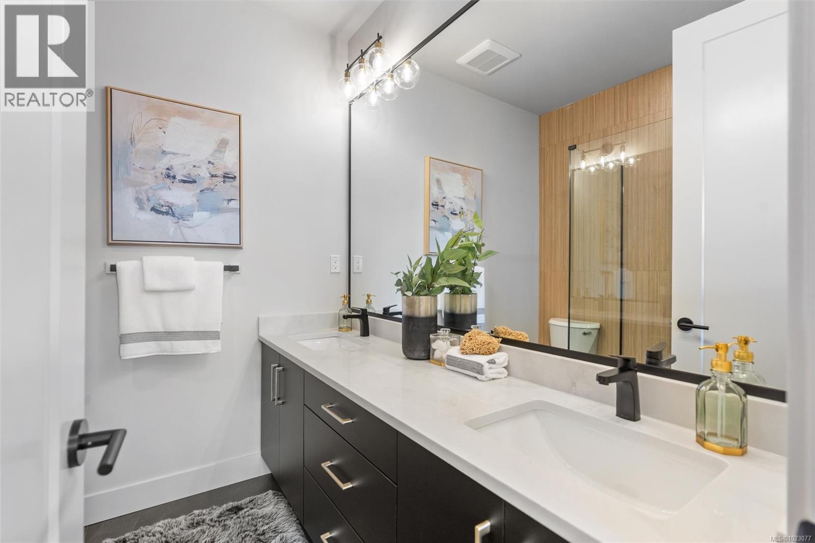 4 588 Whiteside Street, Saanich