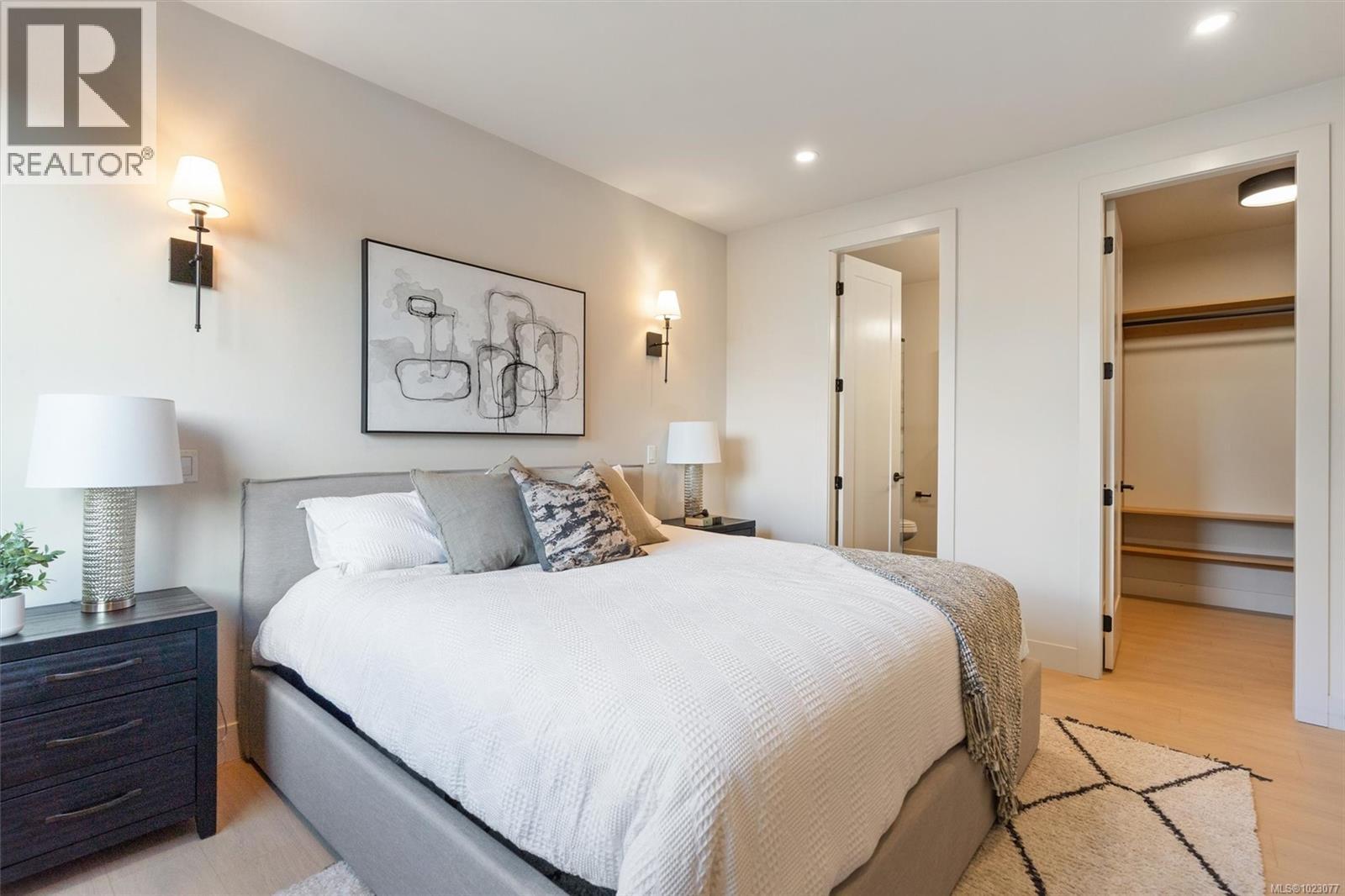 4 588 Whiteside Street, Saanich