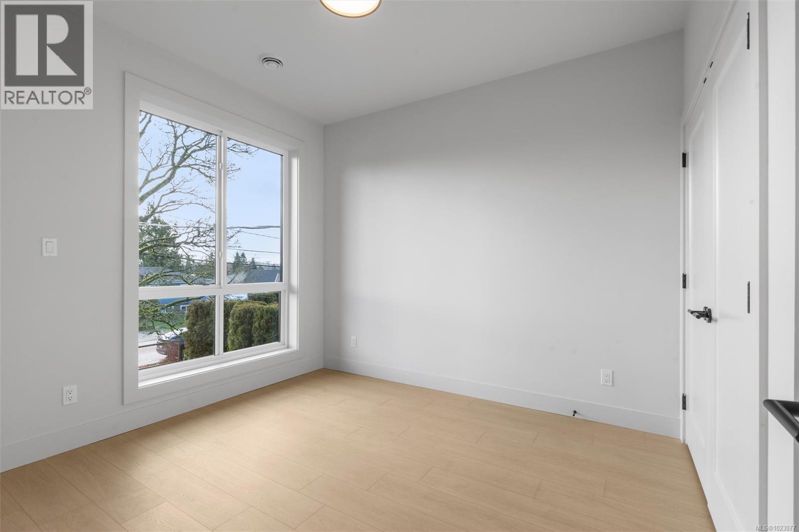 4 588 Whiteside Street, Saanich