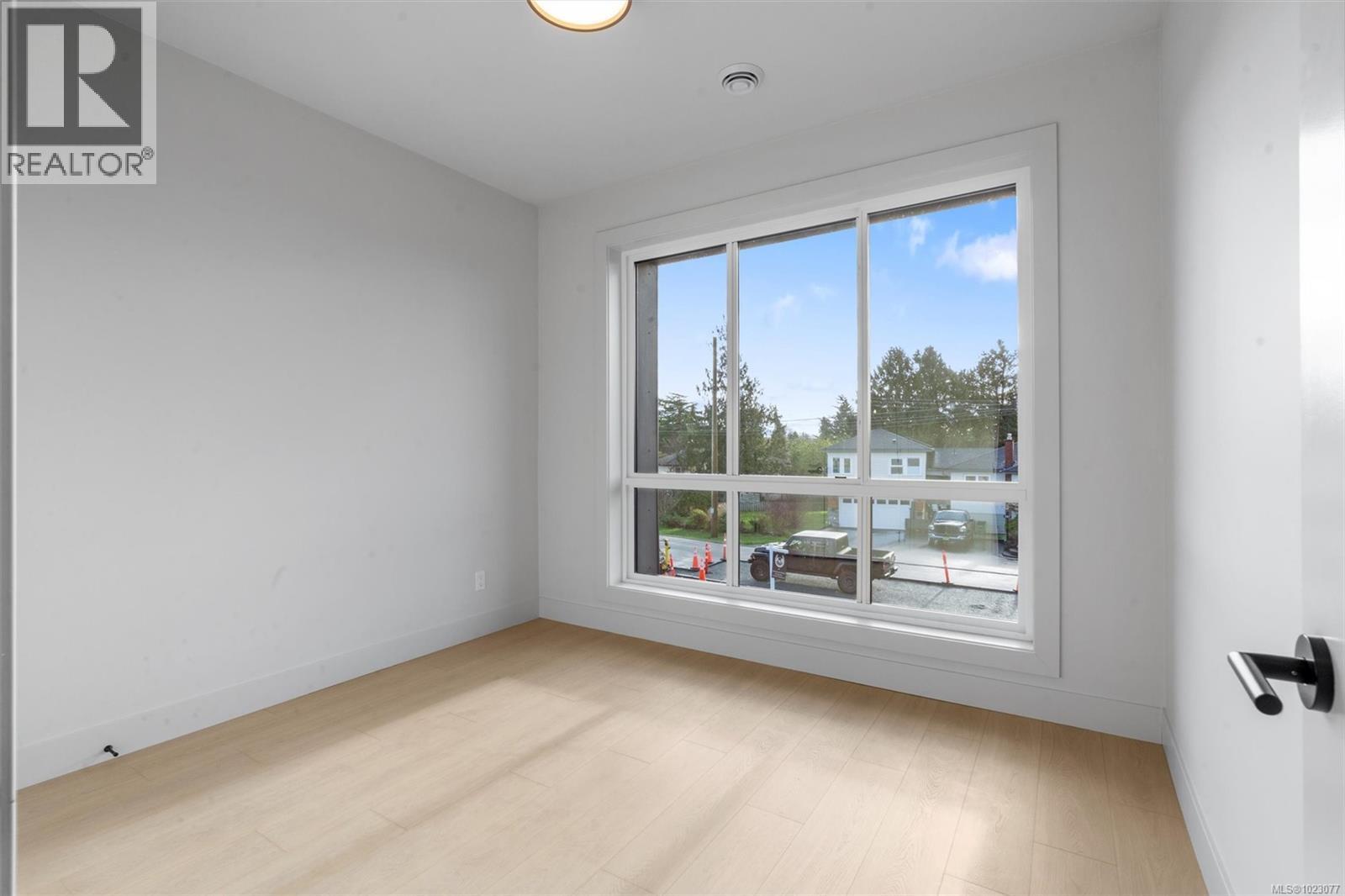 4 588 Whiteside Street, Saanich