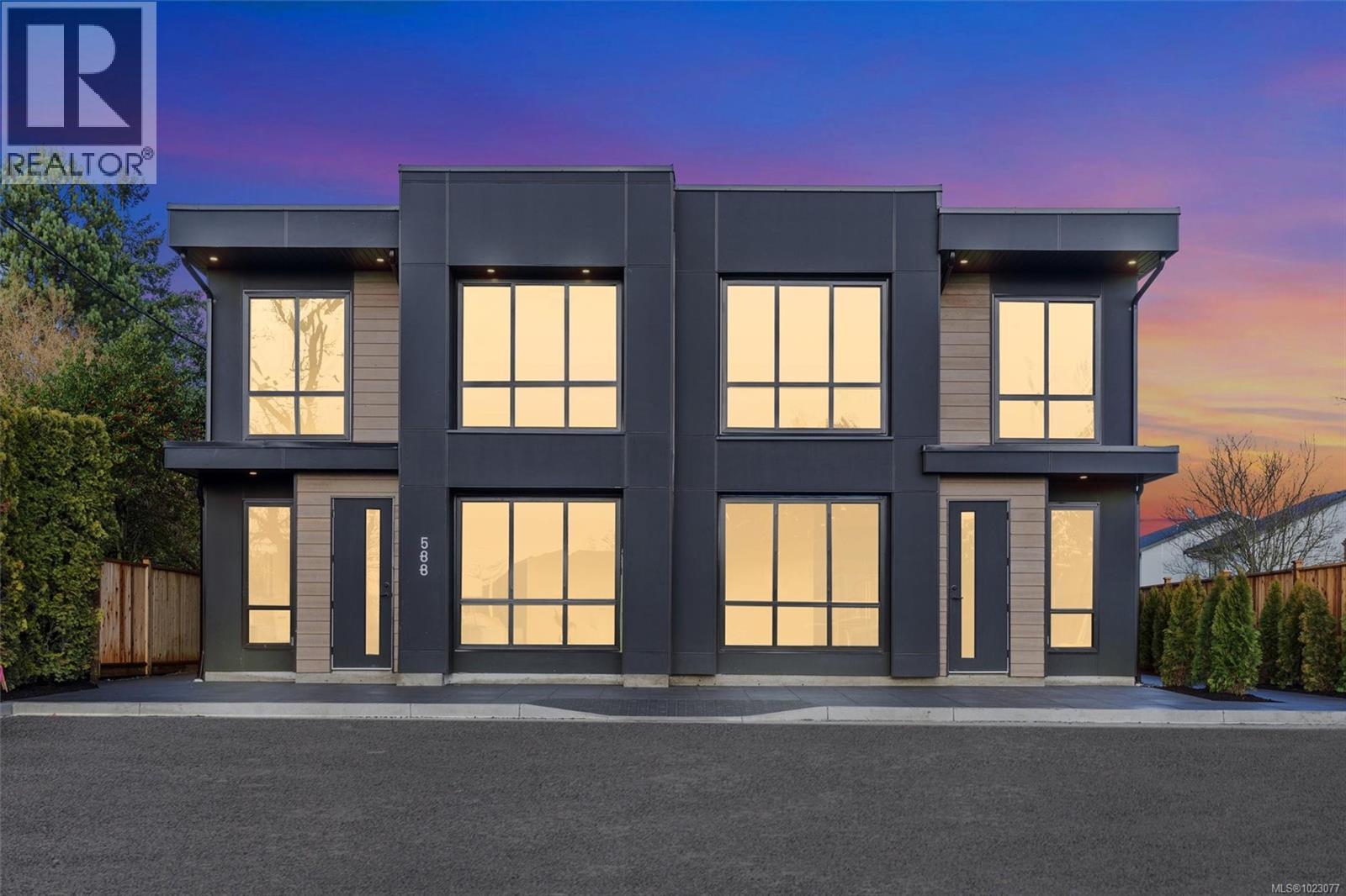 4 588 Whiteside Street, Saanich