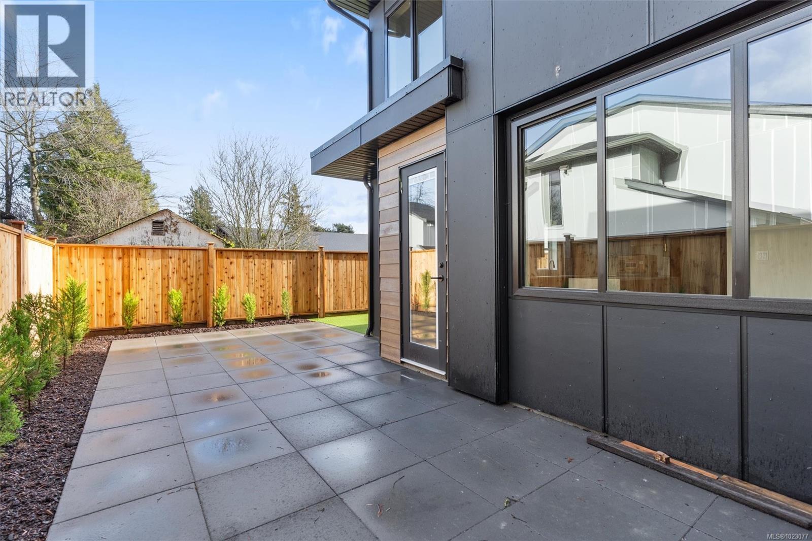 4 588 Whiteside Street, Saanich