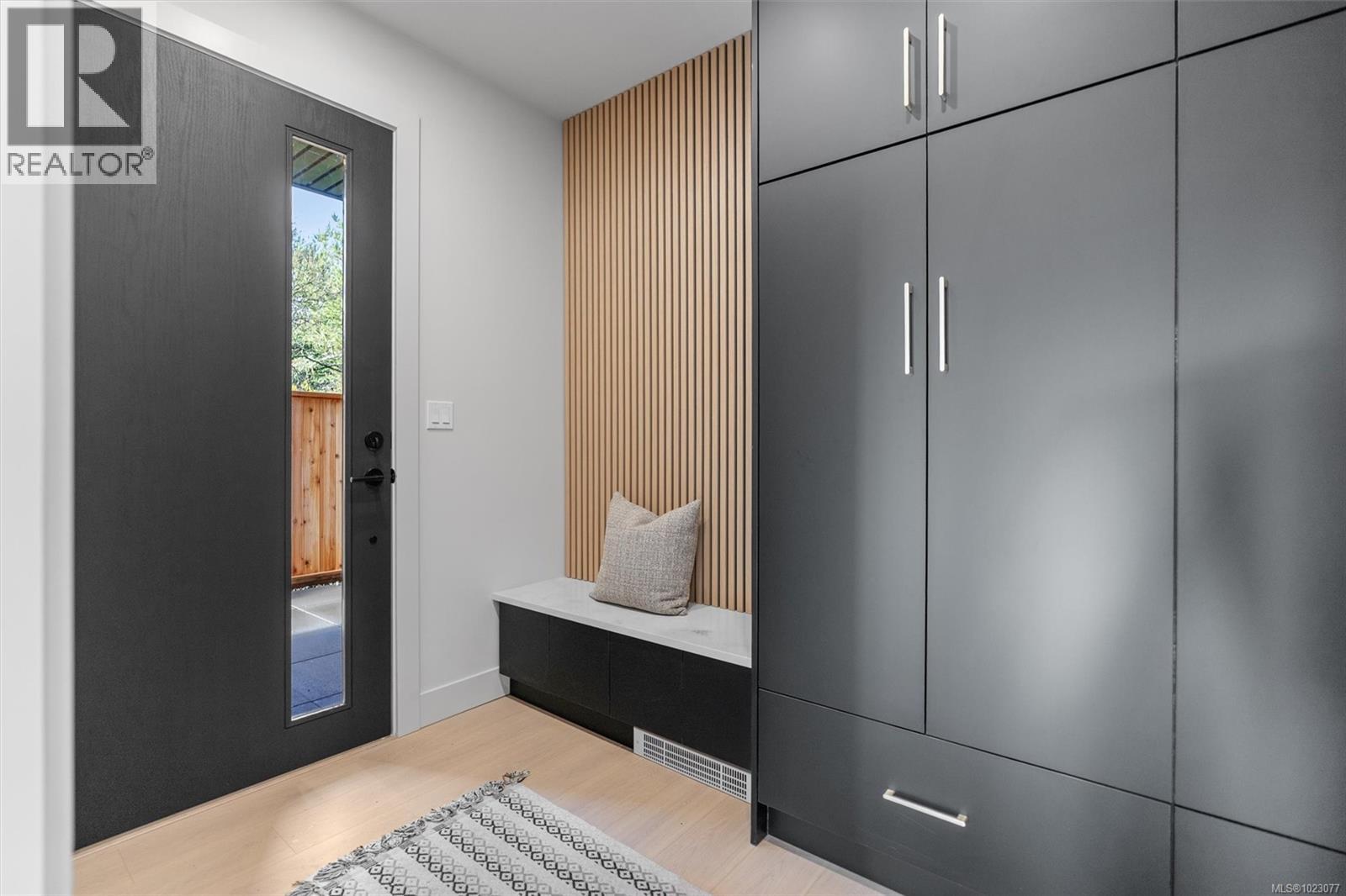 4 588 Whiteside Street, Saanich