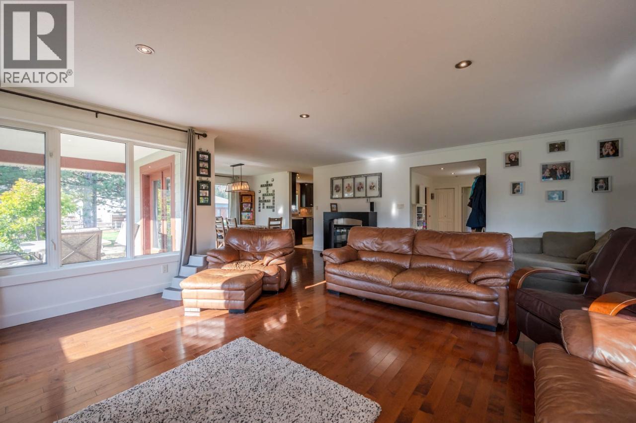 300 Jones Way Road, Oliver