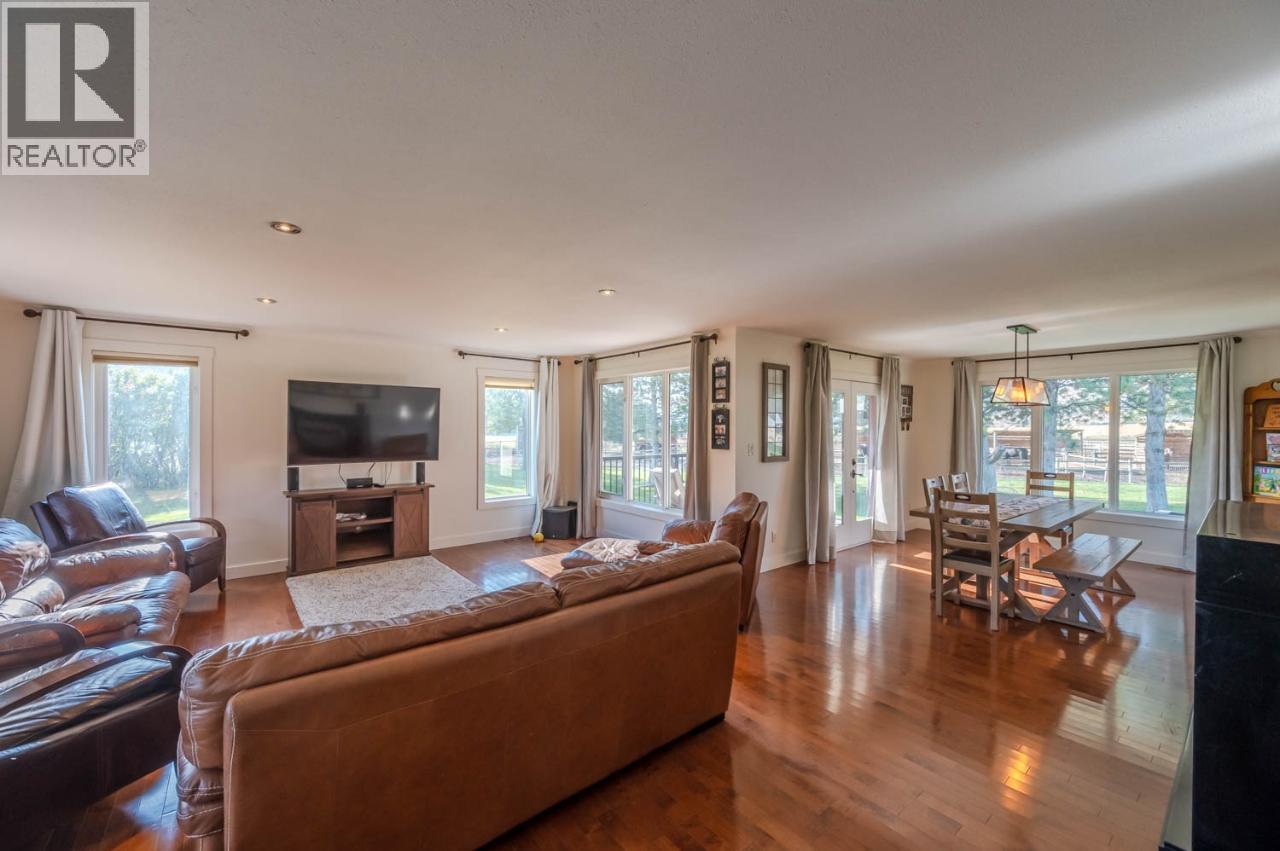 300 Jones Way Road, Oliver