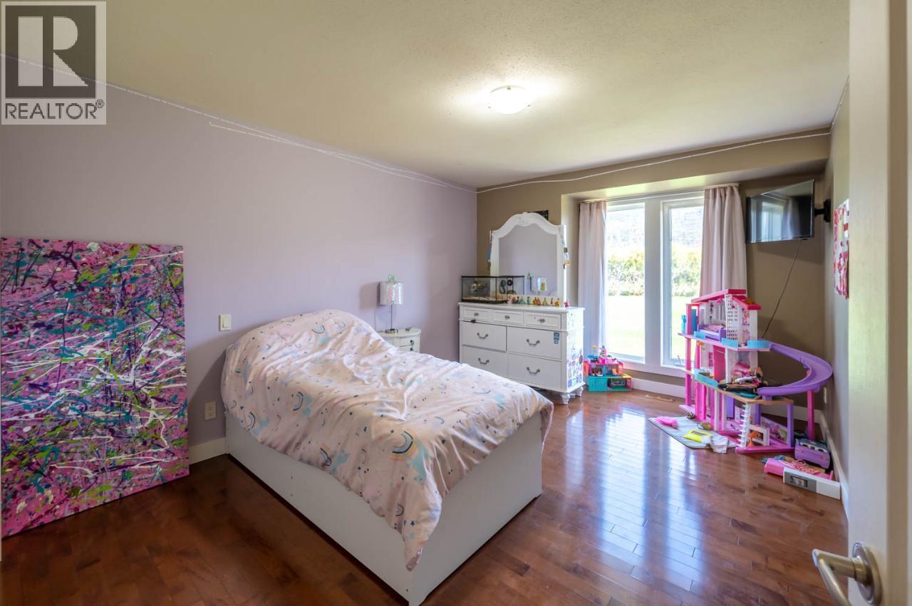 300 Jones Way Road, Oliver