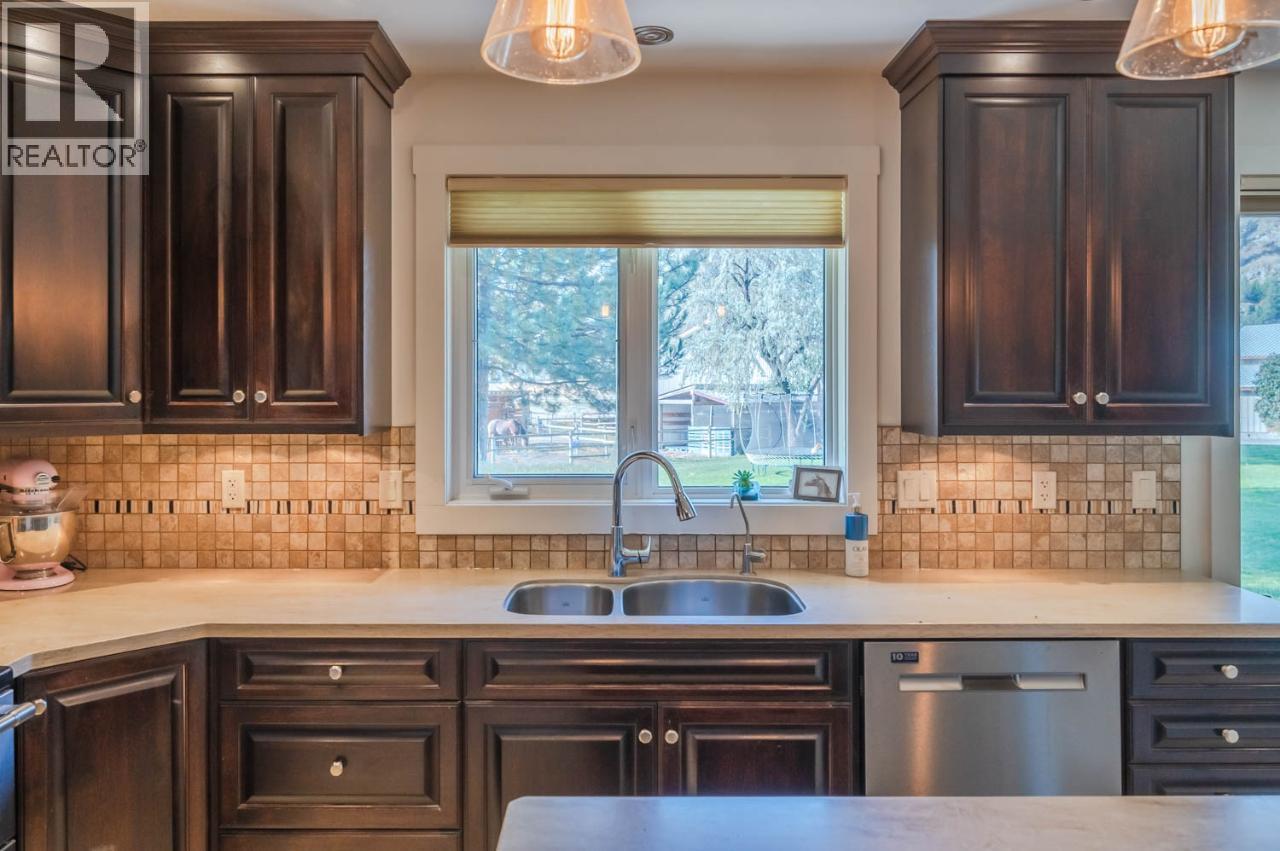 300 Jones Way Road, Oliver