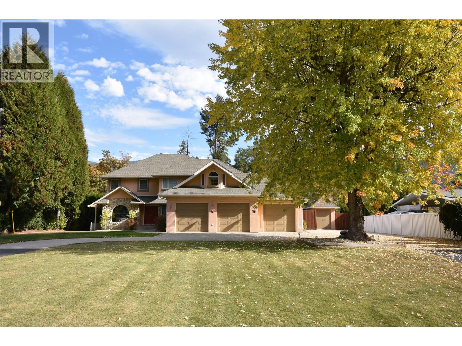 2601 9th Avenue, Castlegar