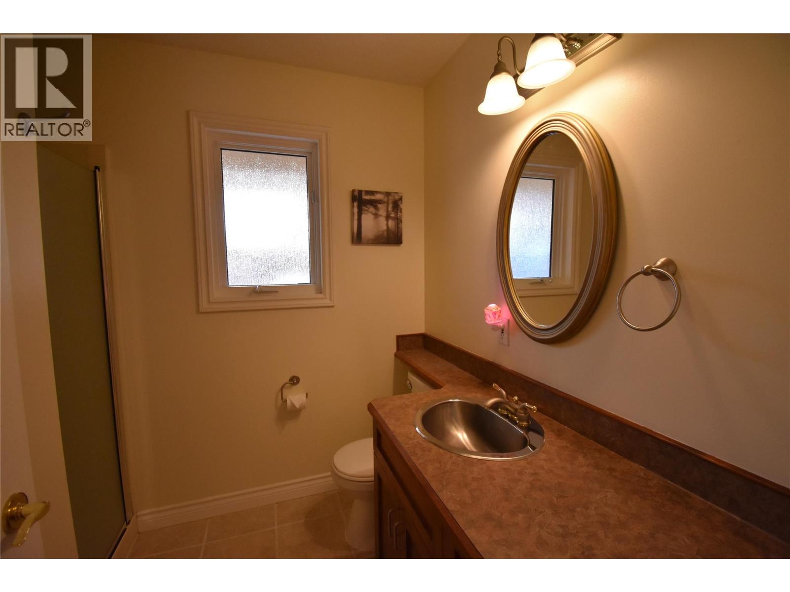 2601 9th Avenue, Castlegar