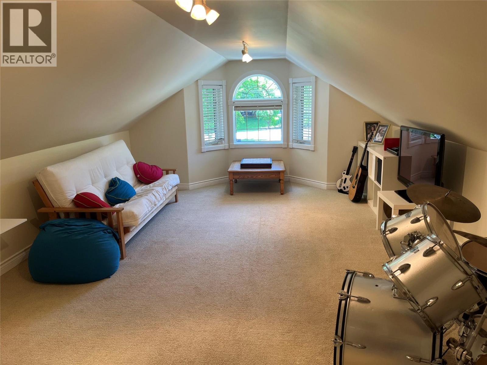 2601 9th Avenue, Castlegar