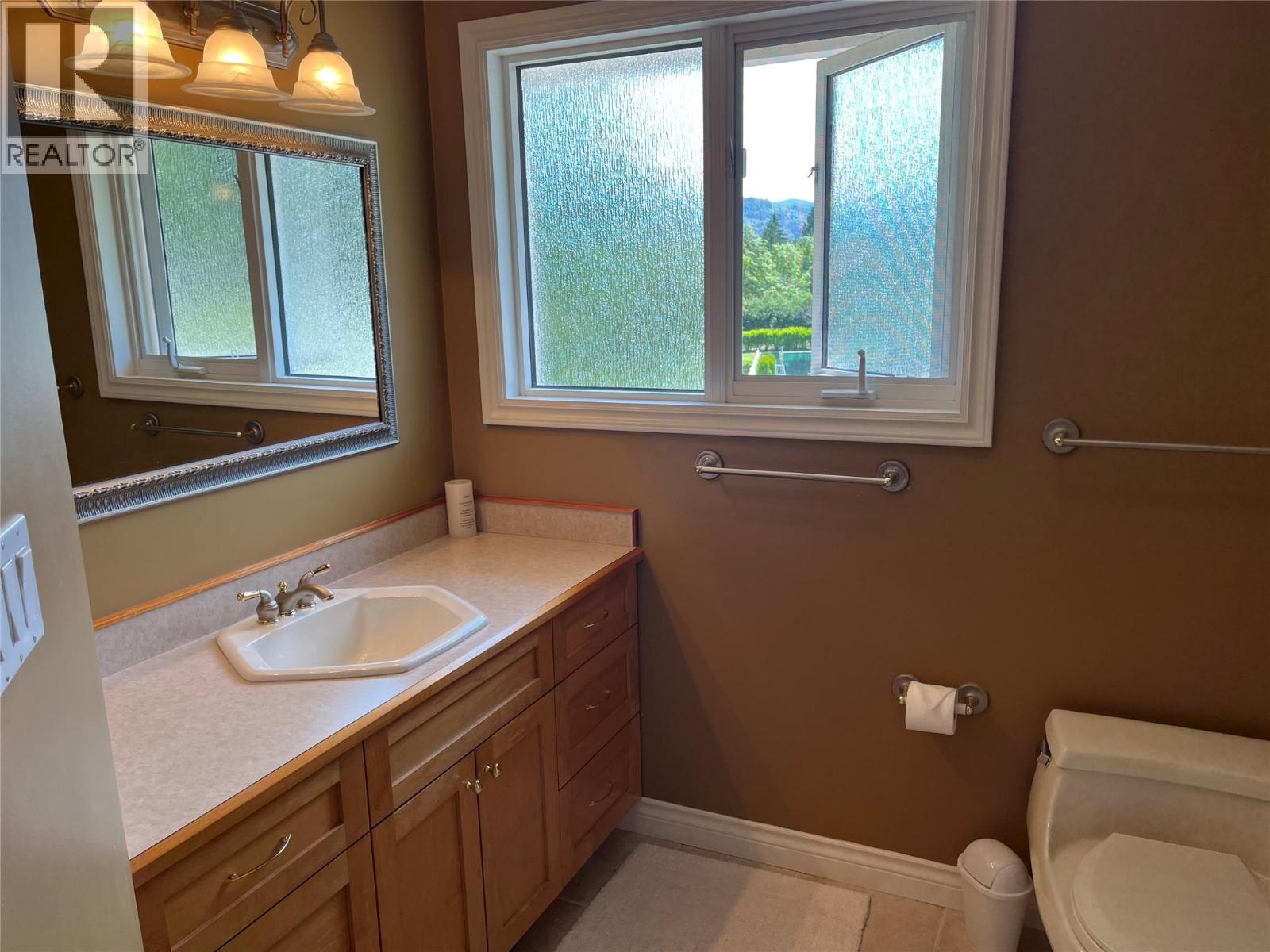 2601 9th Avenue, Castlegar