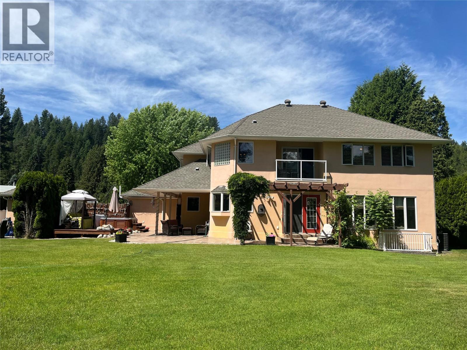 2601 9th Avenue, Castlegar