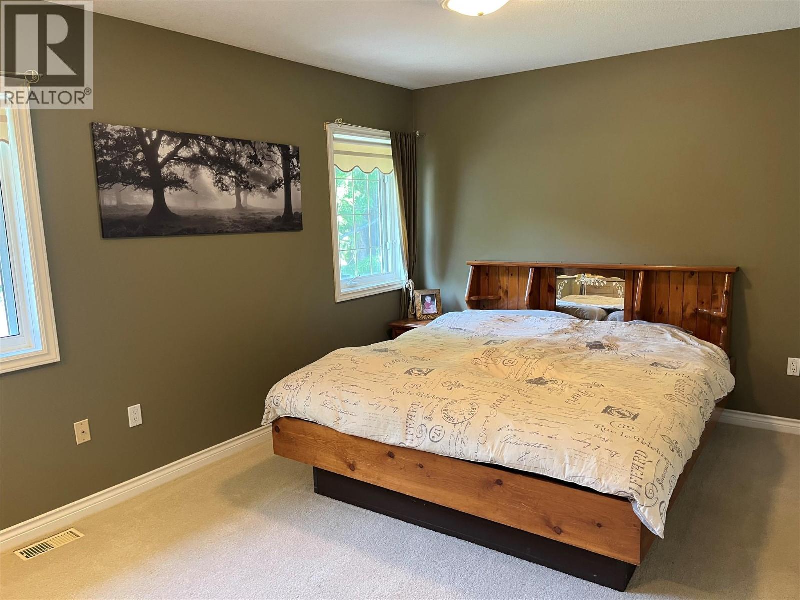 2601 9th Avenue, Castlegar