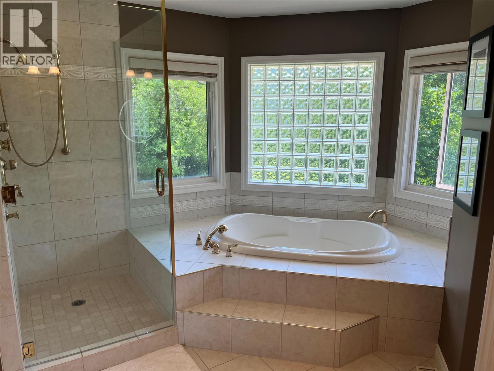 2601 9th Avenue, Castlegar