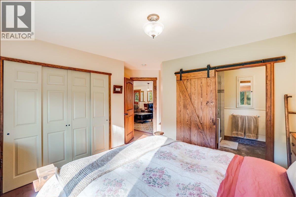 3371 Highway 3B, Fruitvale