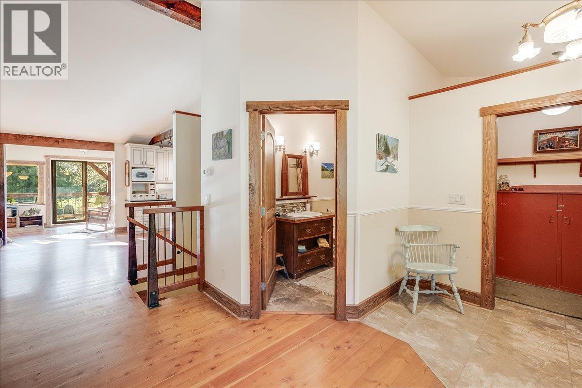 3371 Highway 3B, Fruitvale