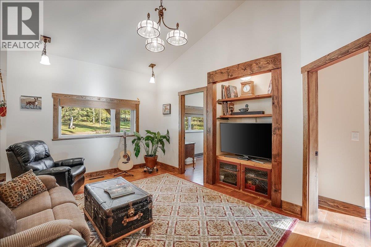 3371 Highway 3B, Fruitvale